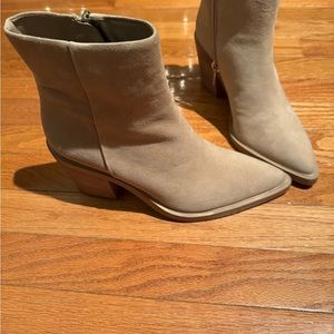 Vince Camuto Bootie Size 7